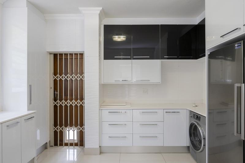 9 Bedroom Property for Sale in Gordon Heights Western Cape